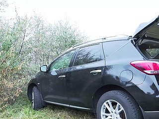 Người mẹ trưởng thành quái ở mọi lỗ ngoài trời